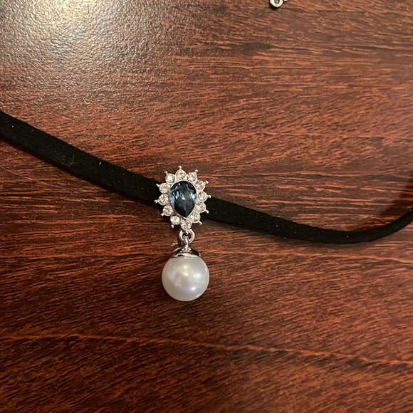 Chocker - Picture 4 of 5